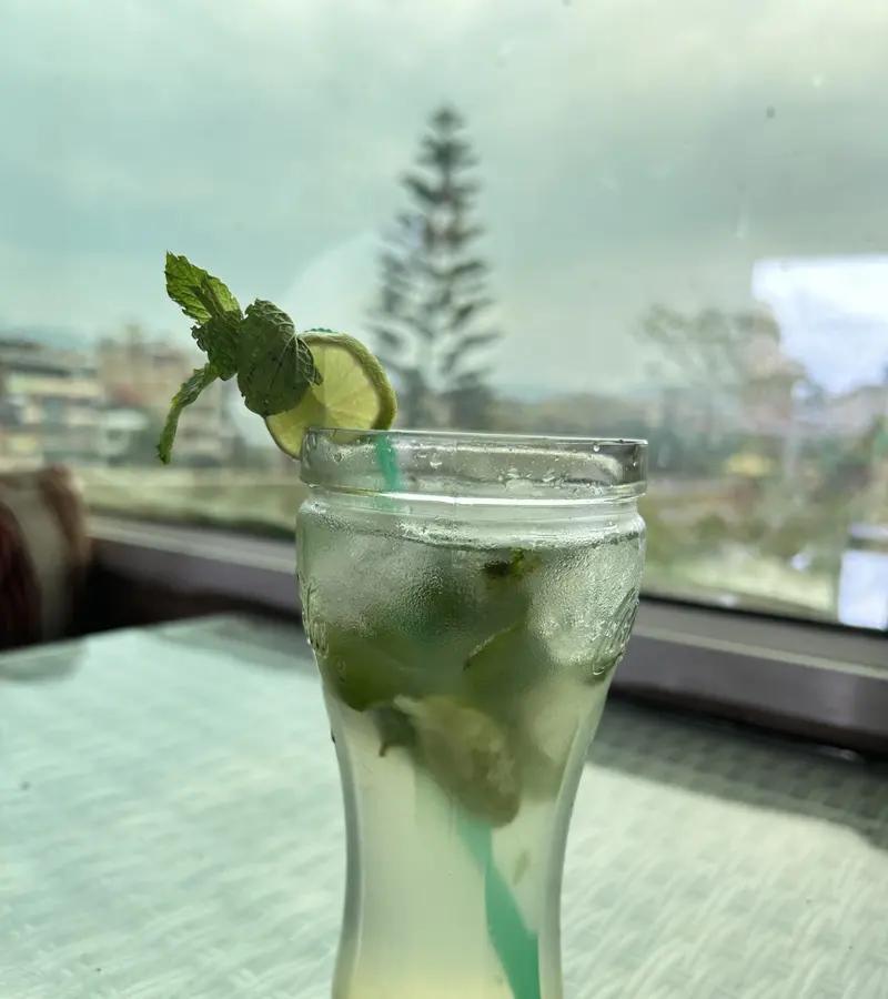 Mojito con hierbabuena y lima