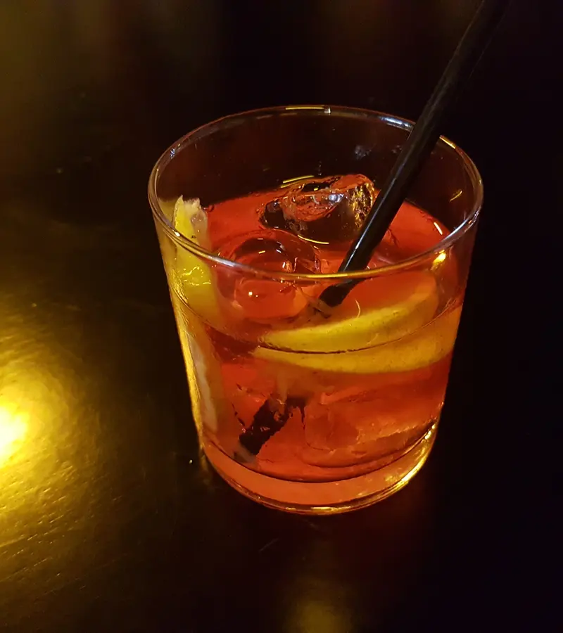 Negroni en vaso bajo
